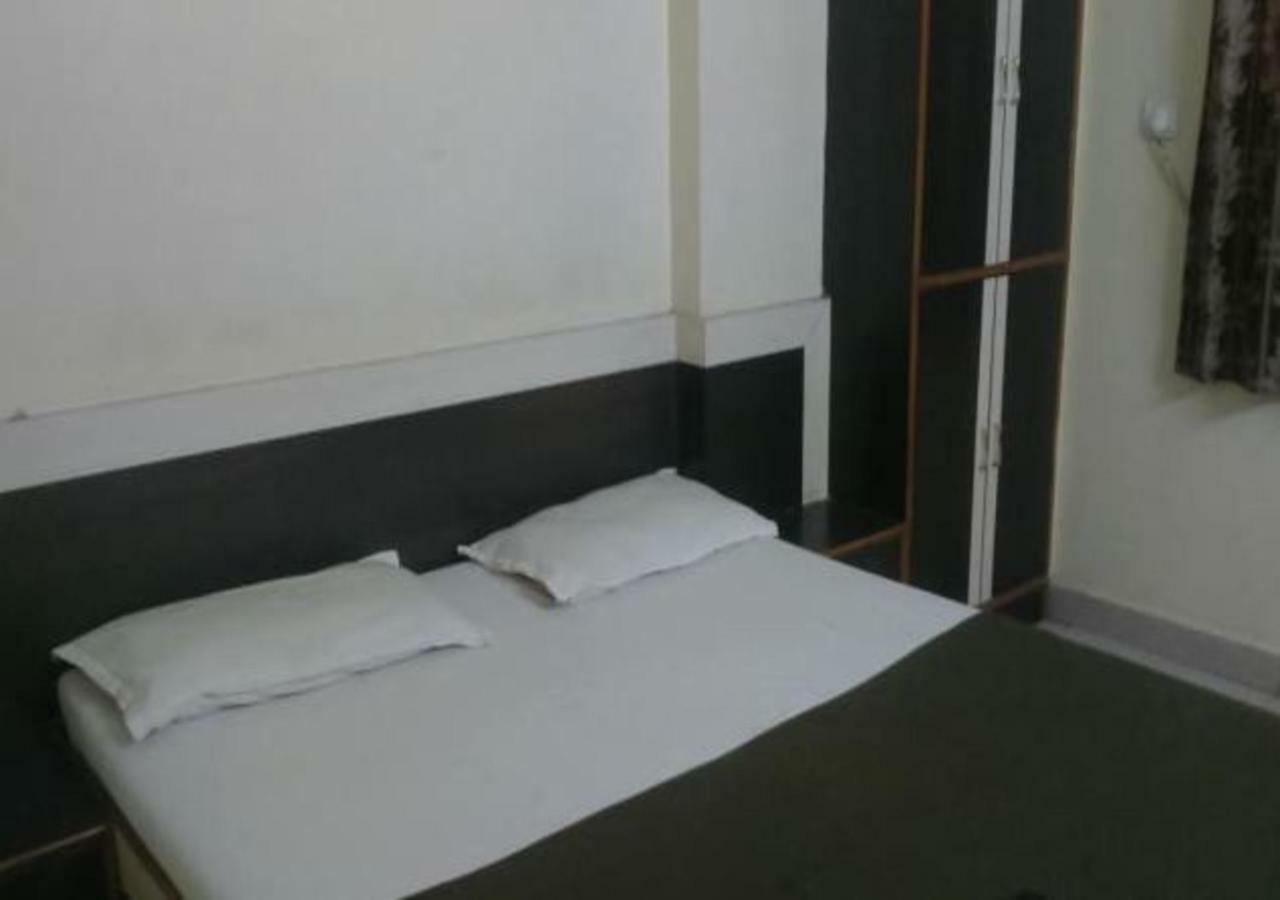 Hotel Sai Ganesh เชอร์ดี ภายนอก รูปภาพ